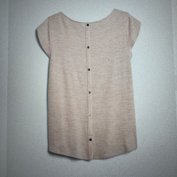 Market & Spruce Brayan Button Back Details Knit Tee, coral - Picture 4 of 4